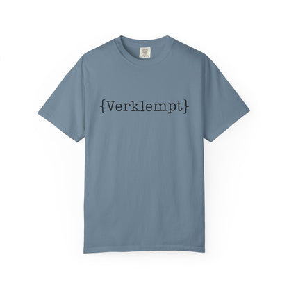Blue t-shirt with the word 'Verklemt' on a white background