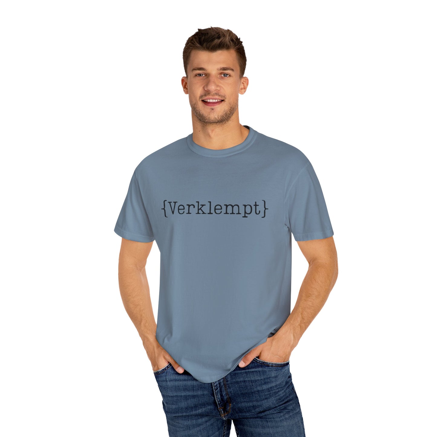 Man wearing a blue t-shirt with the word 'Verklemt' on a white background