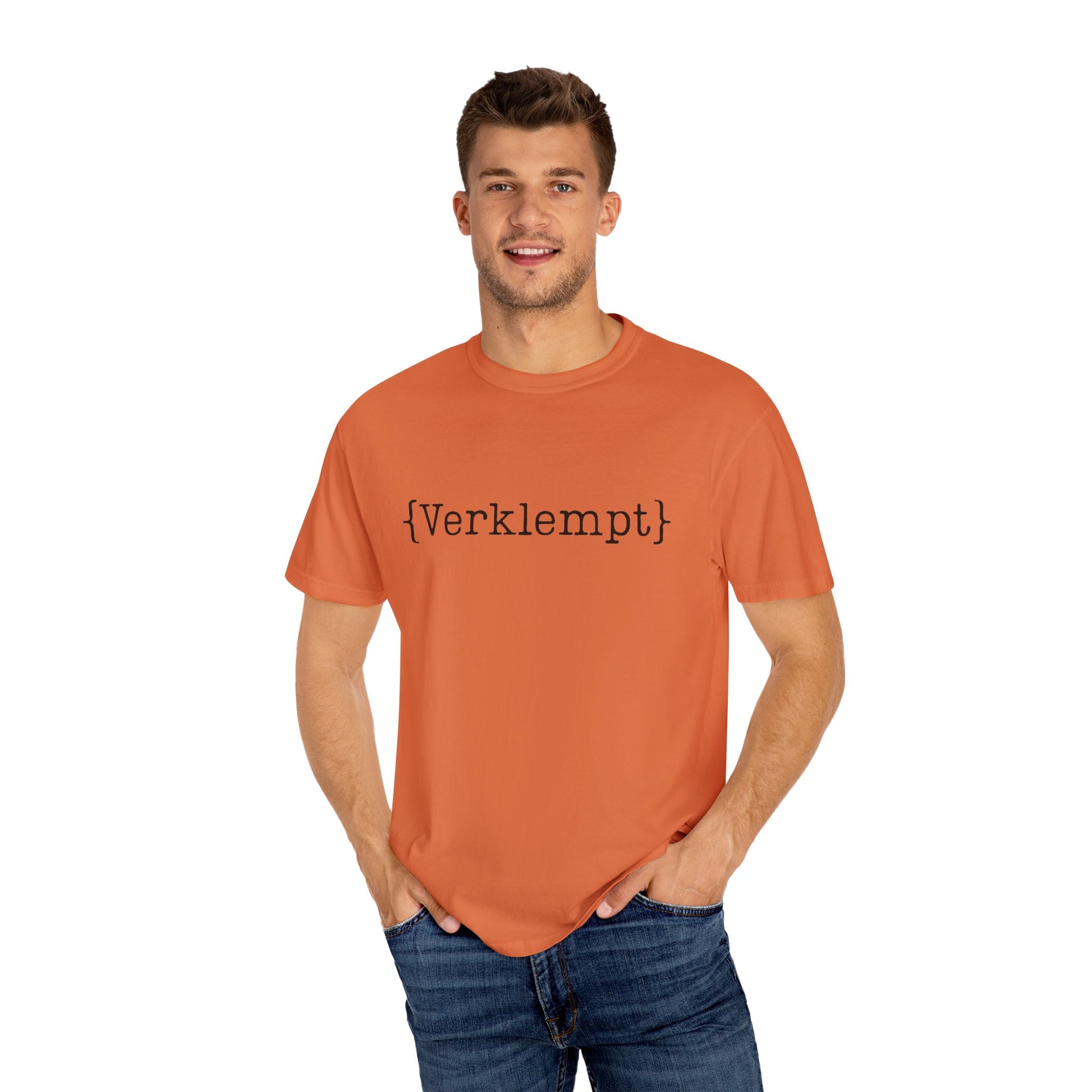 Man wearing an orange t-shirt with the word 'Verkleimp' on a white background